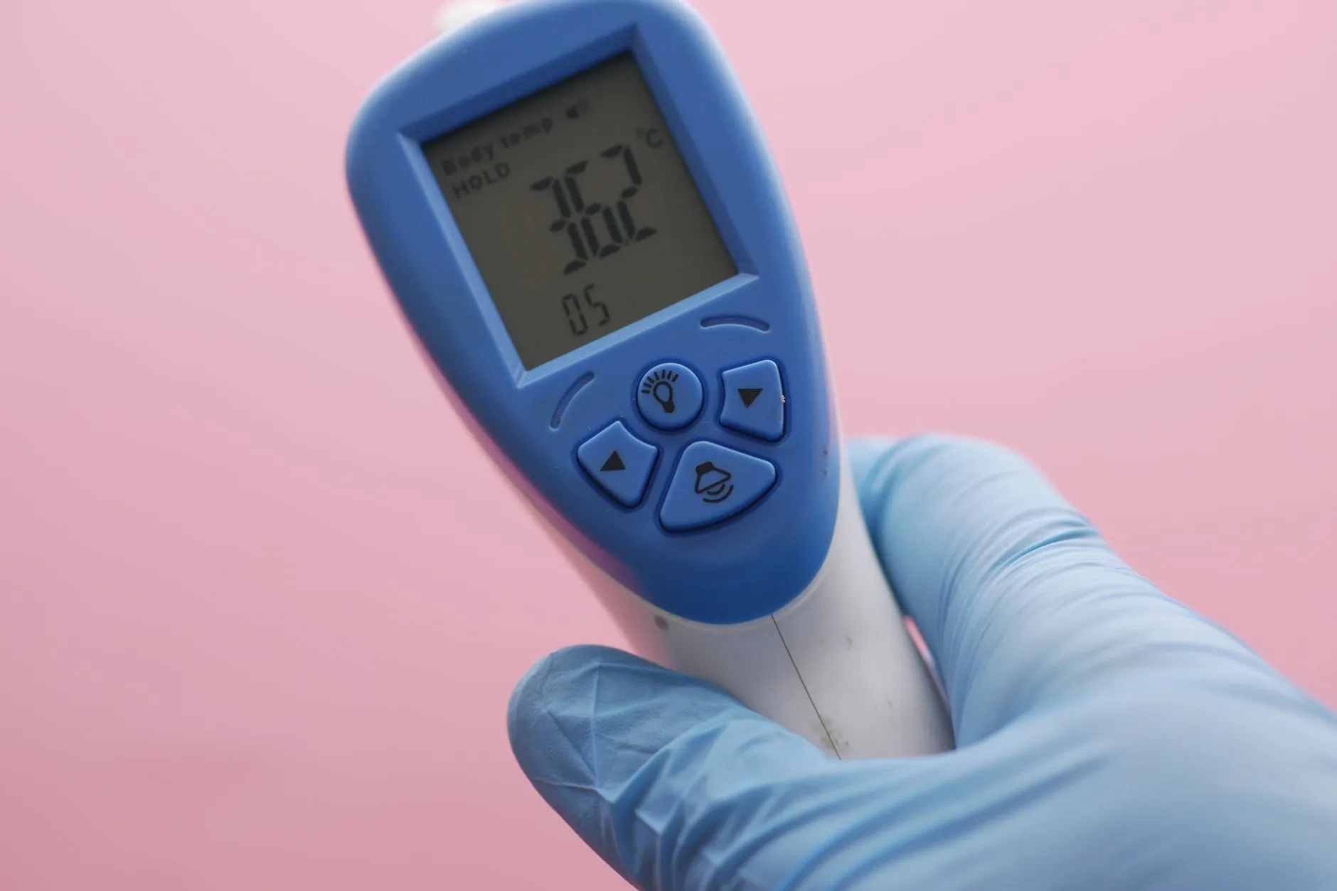 乳液泵与膏霜罐配合公差设计对使用体验的影响分析