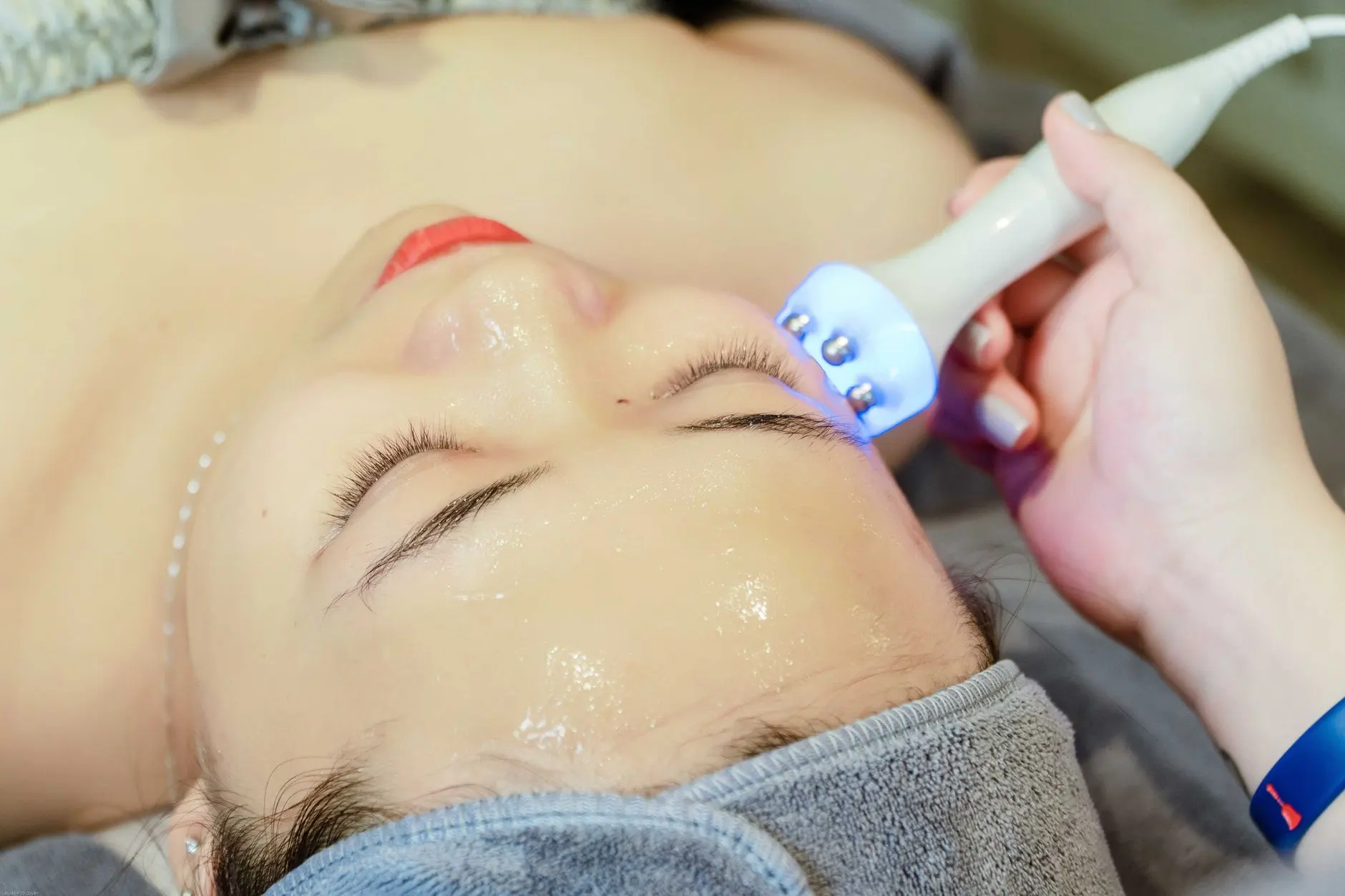 化妆品包装瓶与喷头选型指南：乳液泵、膏霜罐的适配要点解析