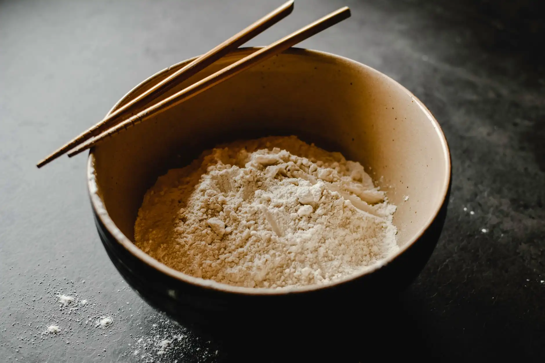 2025年化妆品包装新规解读：乳液泵与膏霜罐选型合规要点