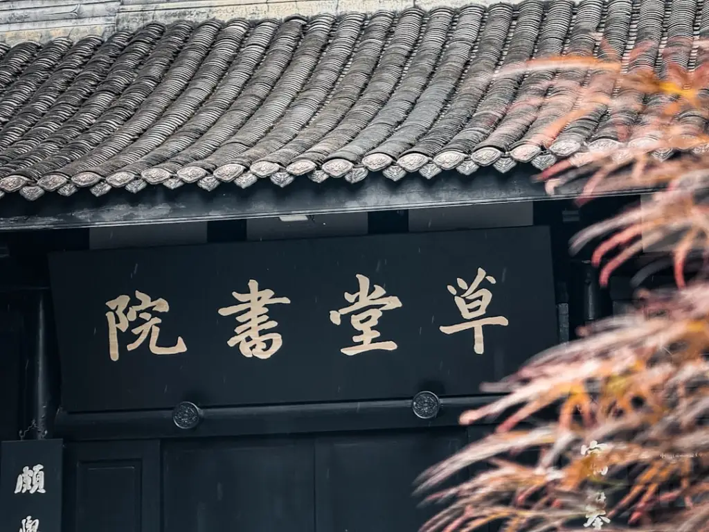 化妆品瓶与喷头定制方案：从材质选择到表面工艺处理全流程正文配图 1
